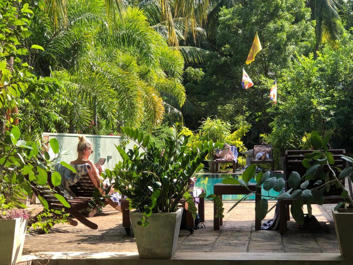 Hotel Heladiv Anuradhapura Exteriör bild