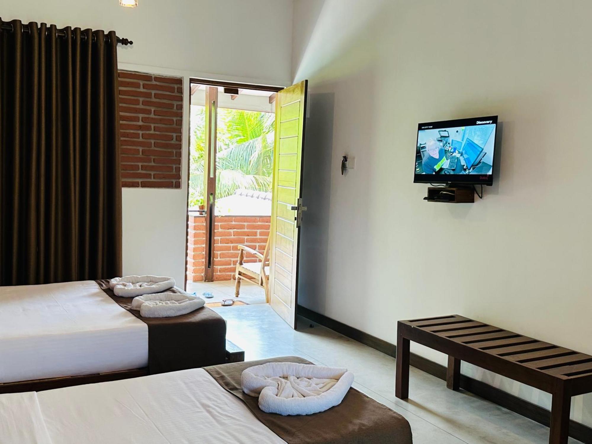 Hotel Heladiv Anuradhapura Exteriör bild