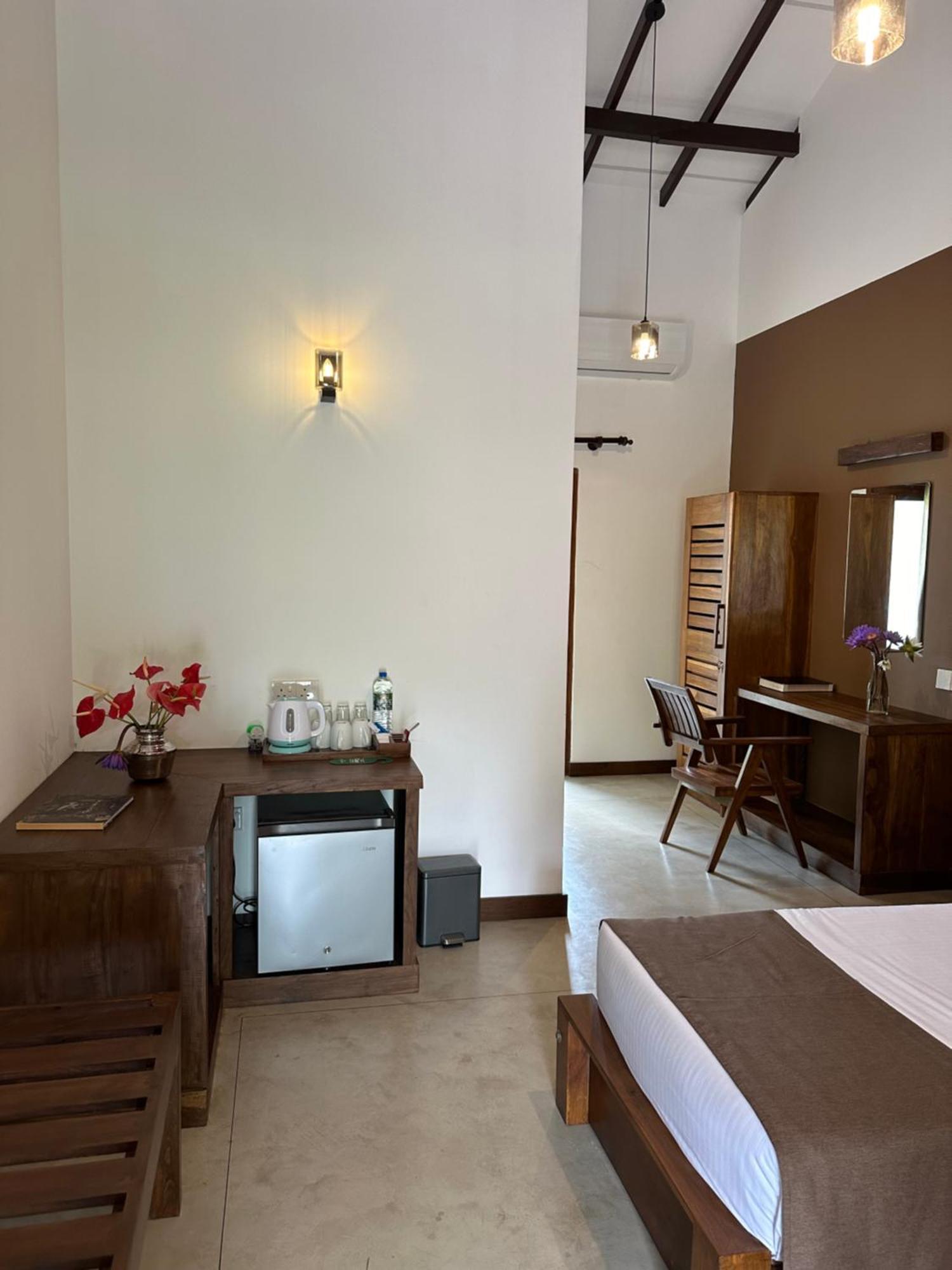 Hotel Heladiv Anuradhapura Exteriör bild
