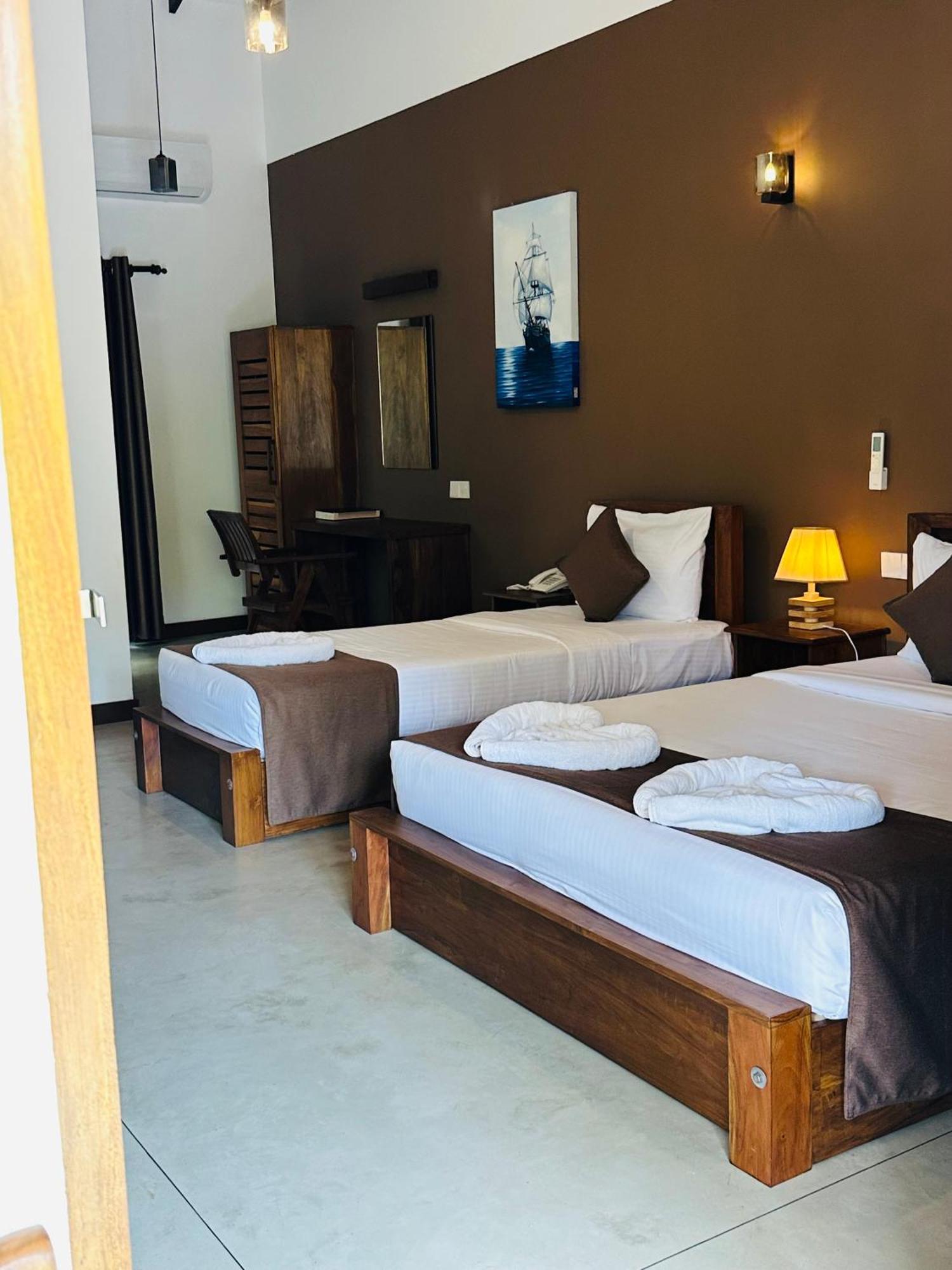 Hotel Heladiv Anuradhapura Exteriör bild