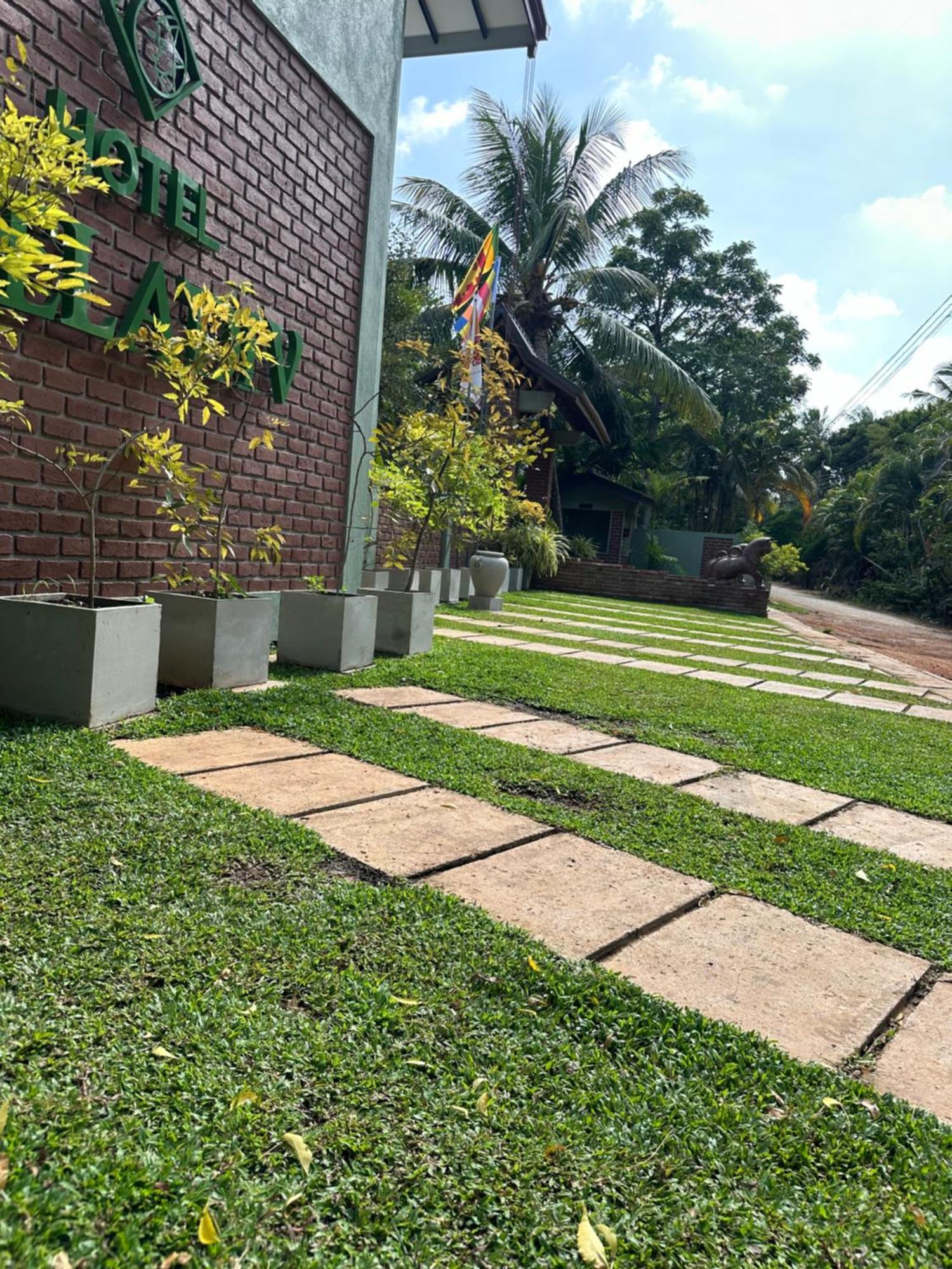 Hotel Heladiv Anuradhapura Exteriör bild