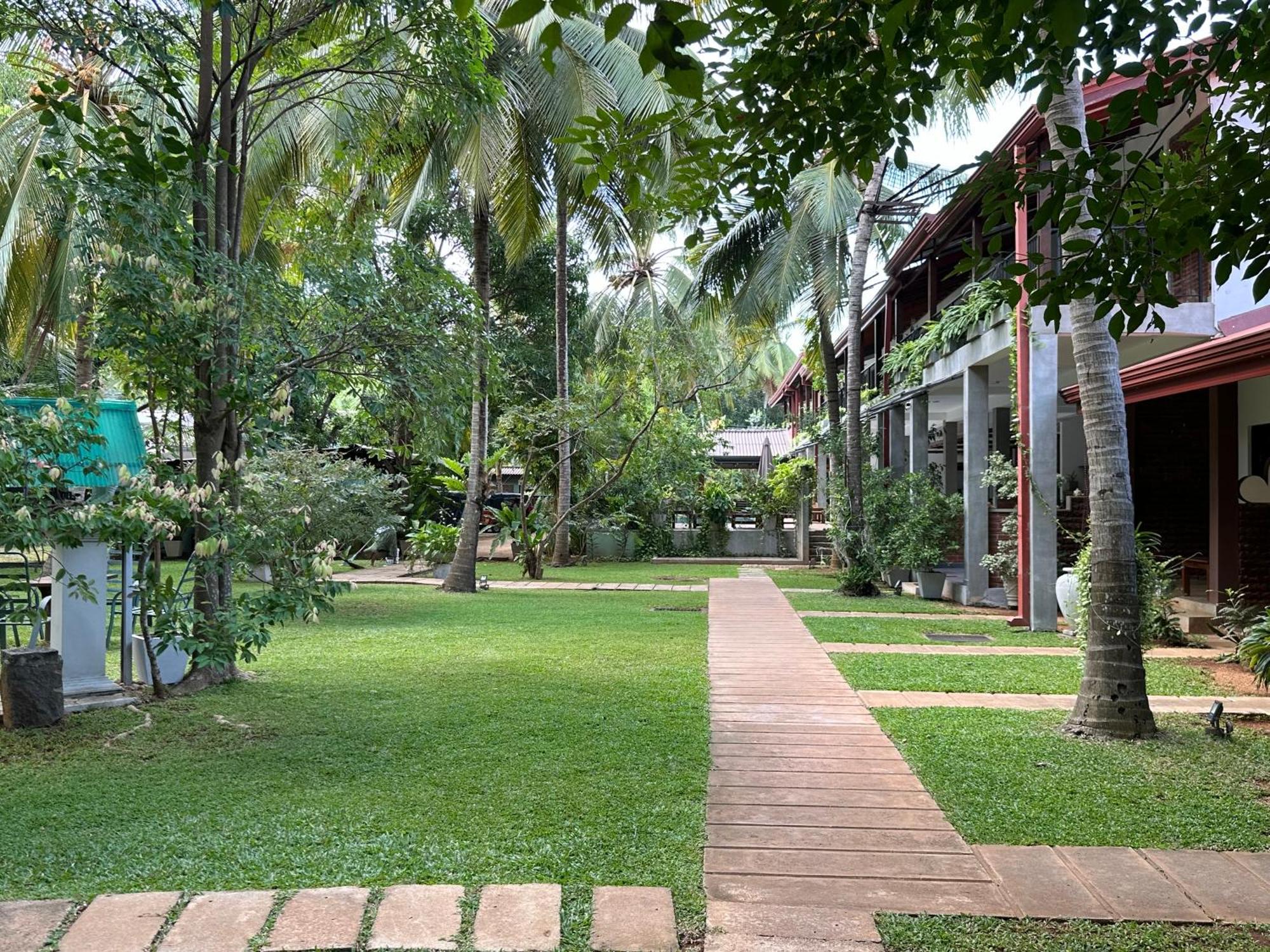 Hotel Heladiv Anuradhapura Exteriör bild