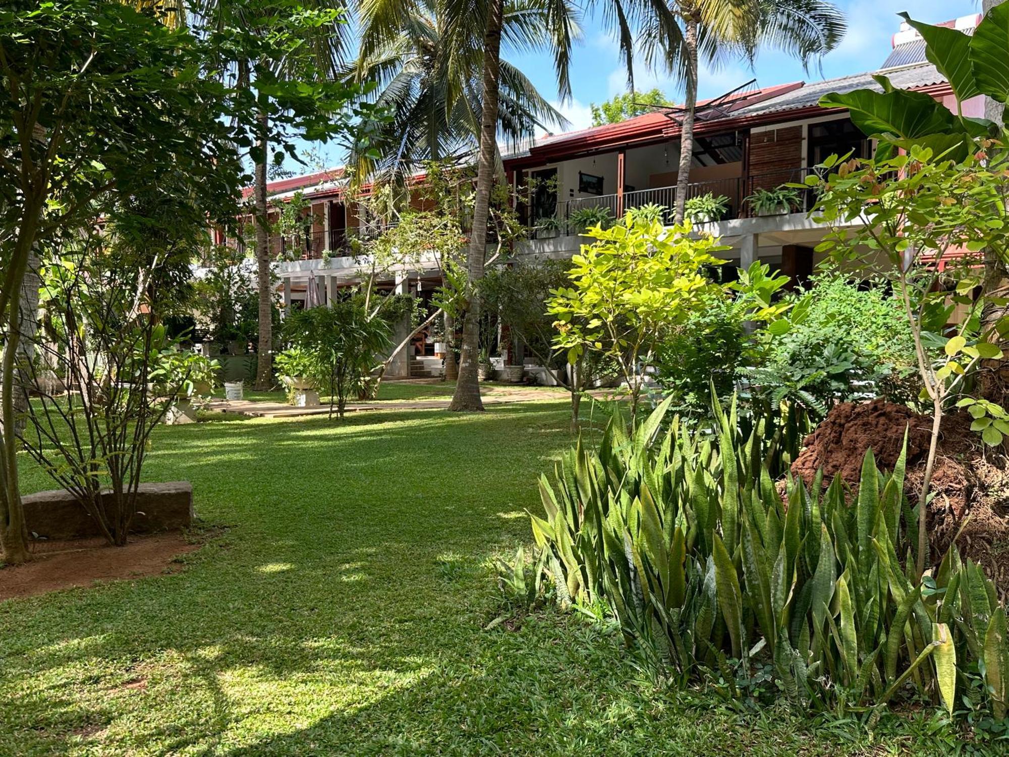 Hotel Heladiv Anuradhapura Exteriör bild