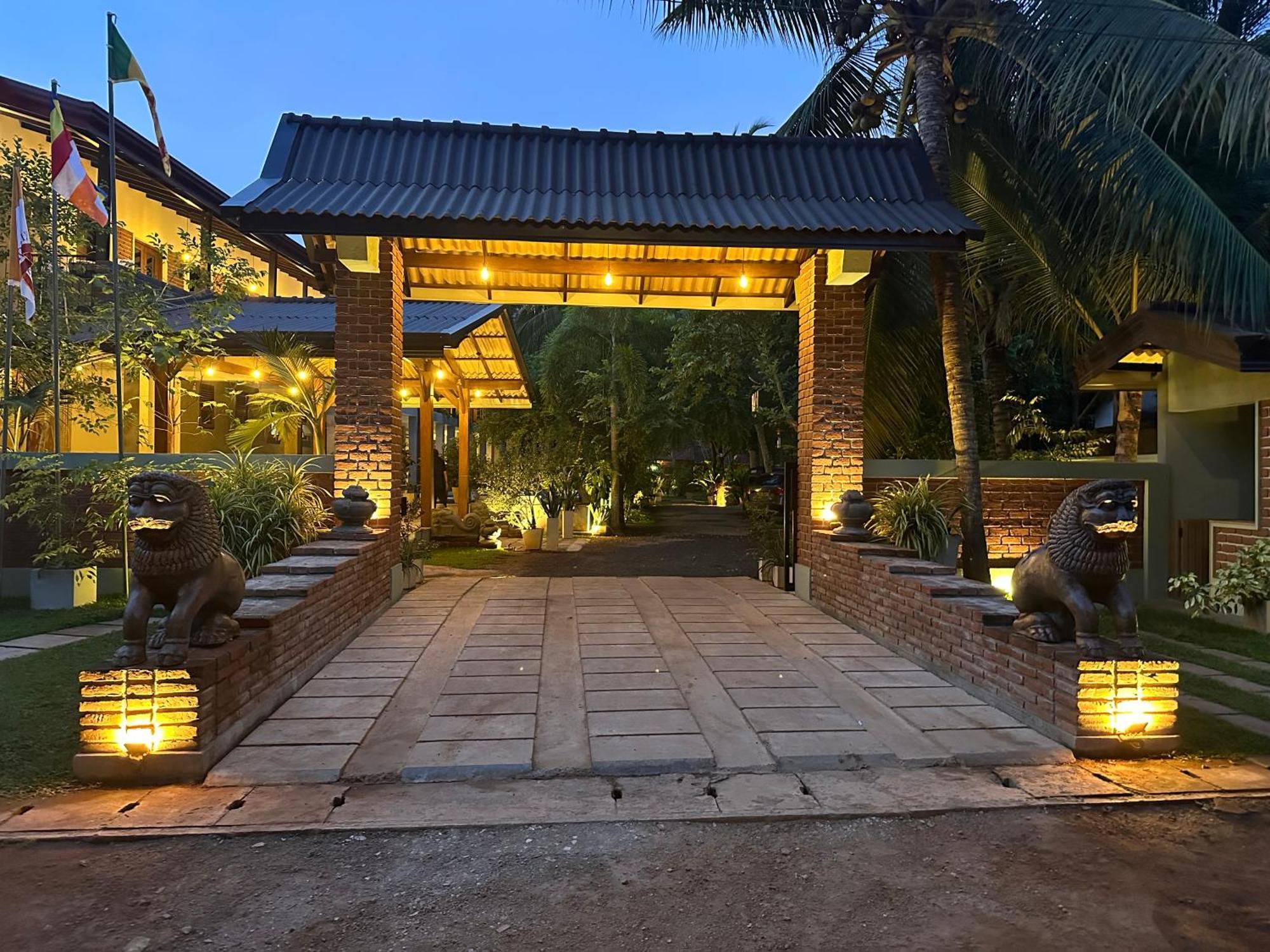Hotel Heladiv Anuradhapura Exteriör bild
