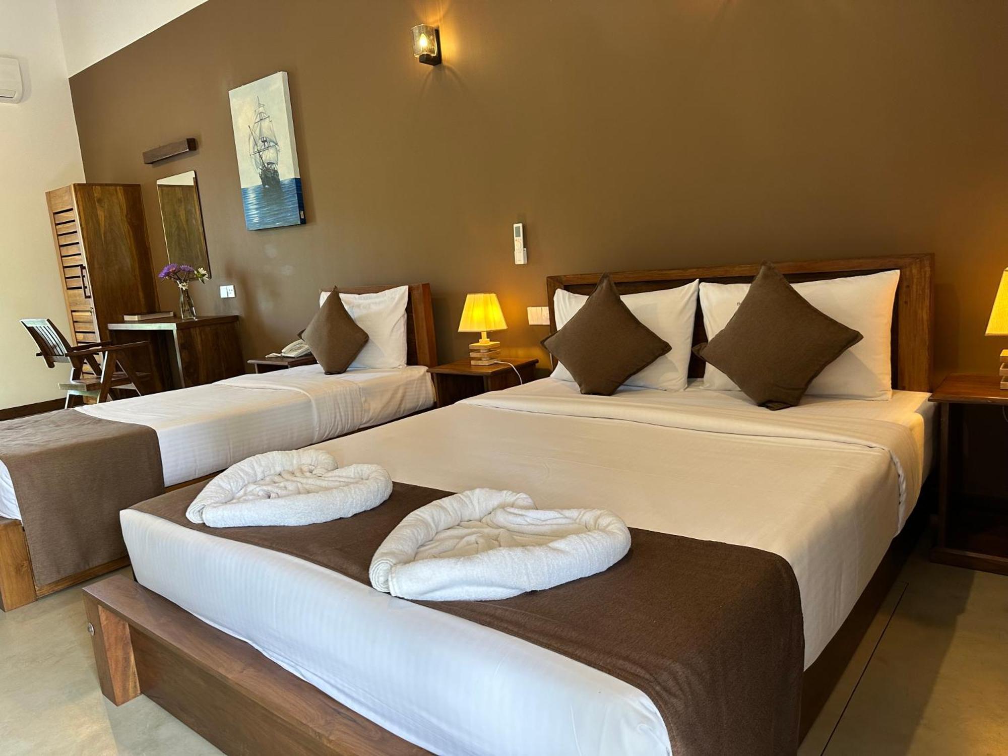 Hotel Heladiv Anuradhapura Exteriör bild