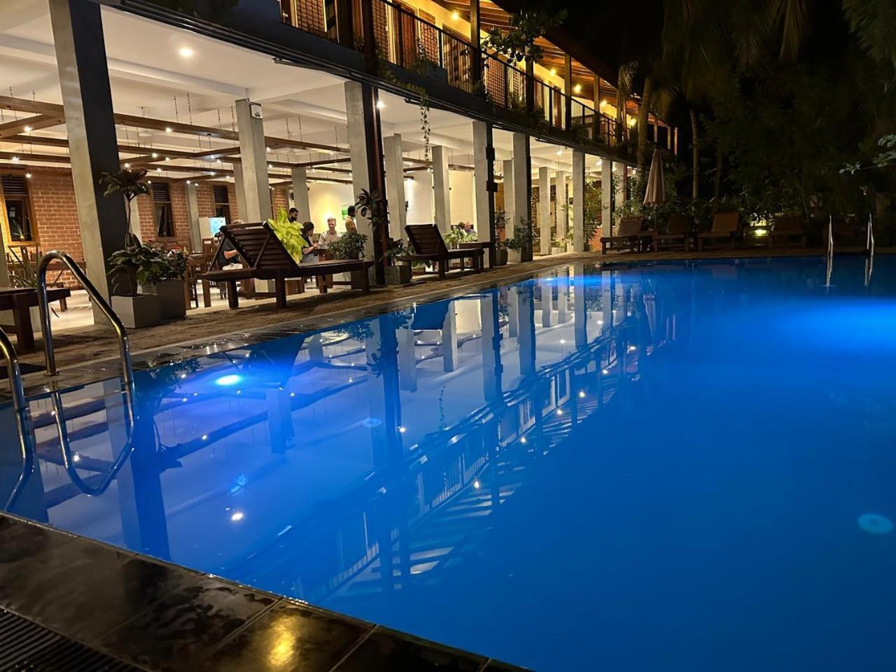 Hotel Heladiv Anuradhapura Exteriör bild