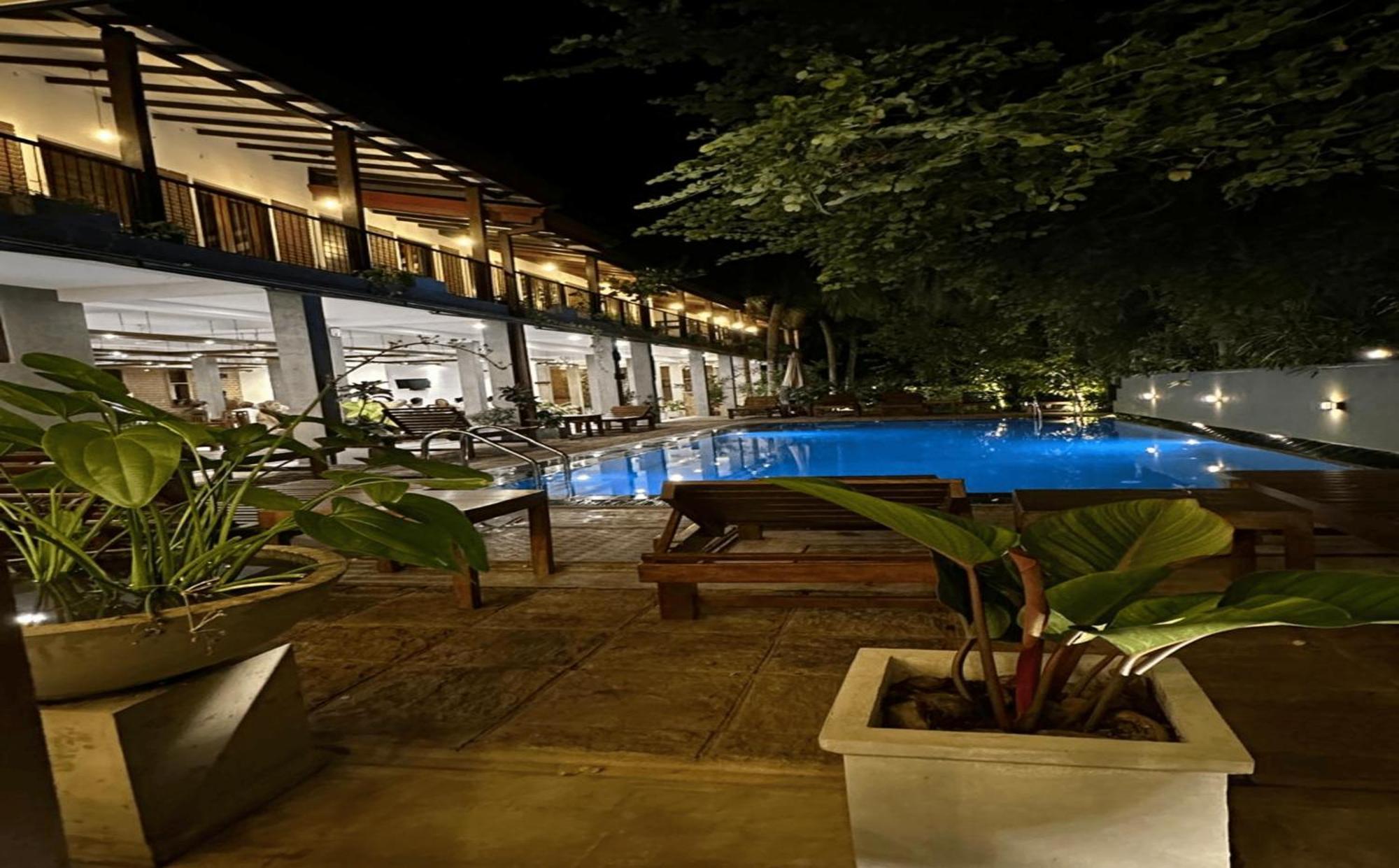 Hotel Heladiv Anuradhapura Exteriör bild