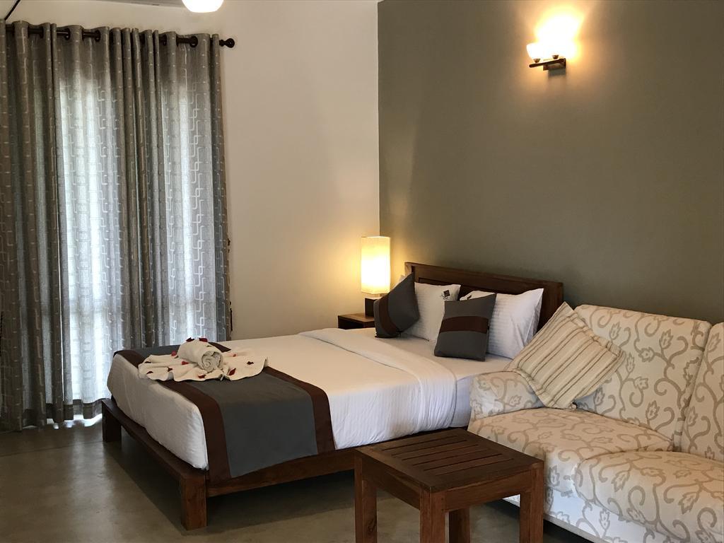 Hotel Heladiv Anuradhapura Exteriör bild