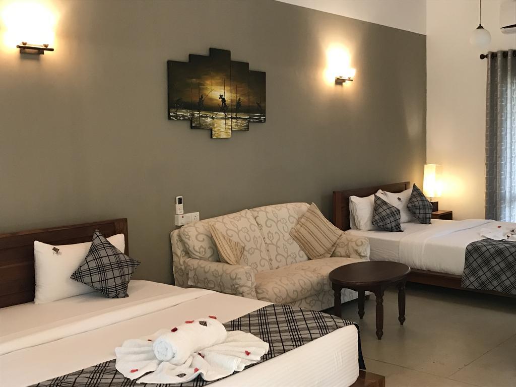Hotel Heladiv Anuradhapura Exteriör bild