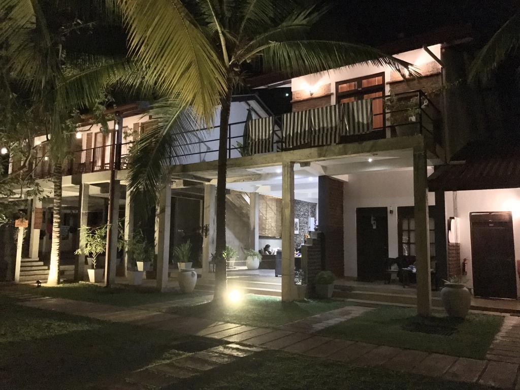 Hotel Heladiv Anuradhapura Exteriör bild