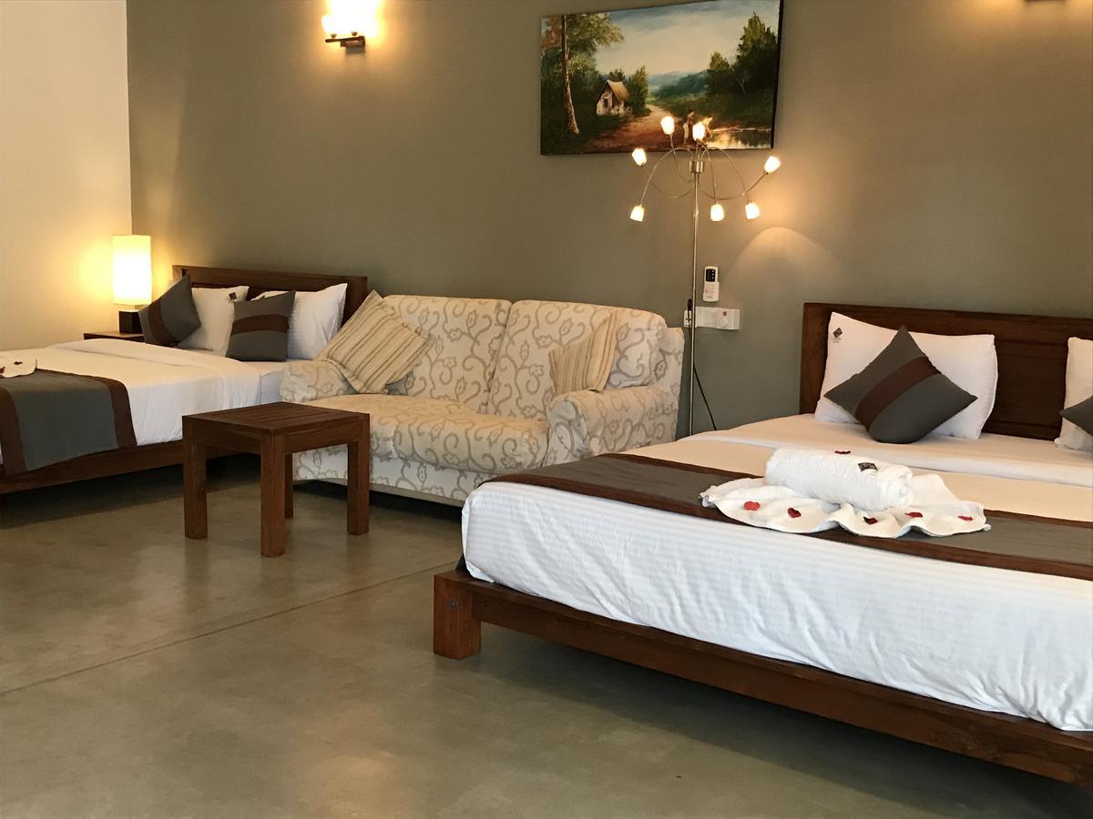 Hotel Heladiv Anuradhapura Exteriör bild