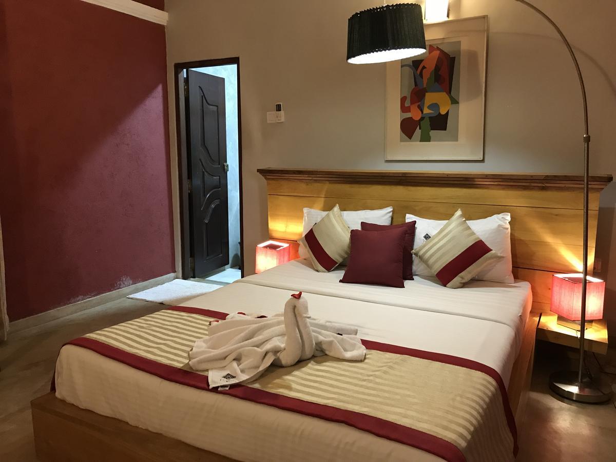 Hotel Heladiv Anuradhapura Exteriör bild